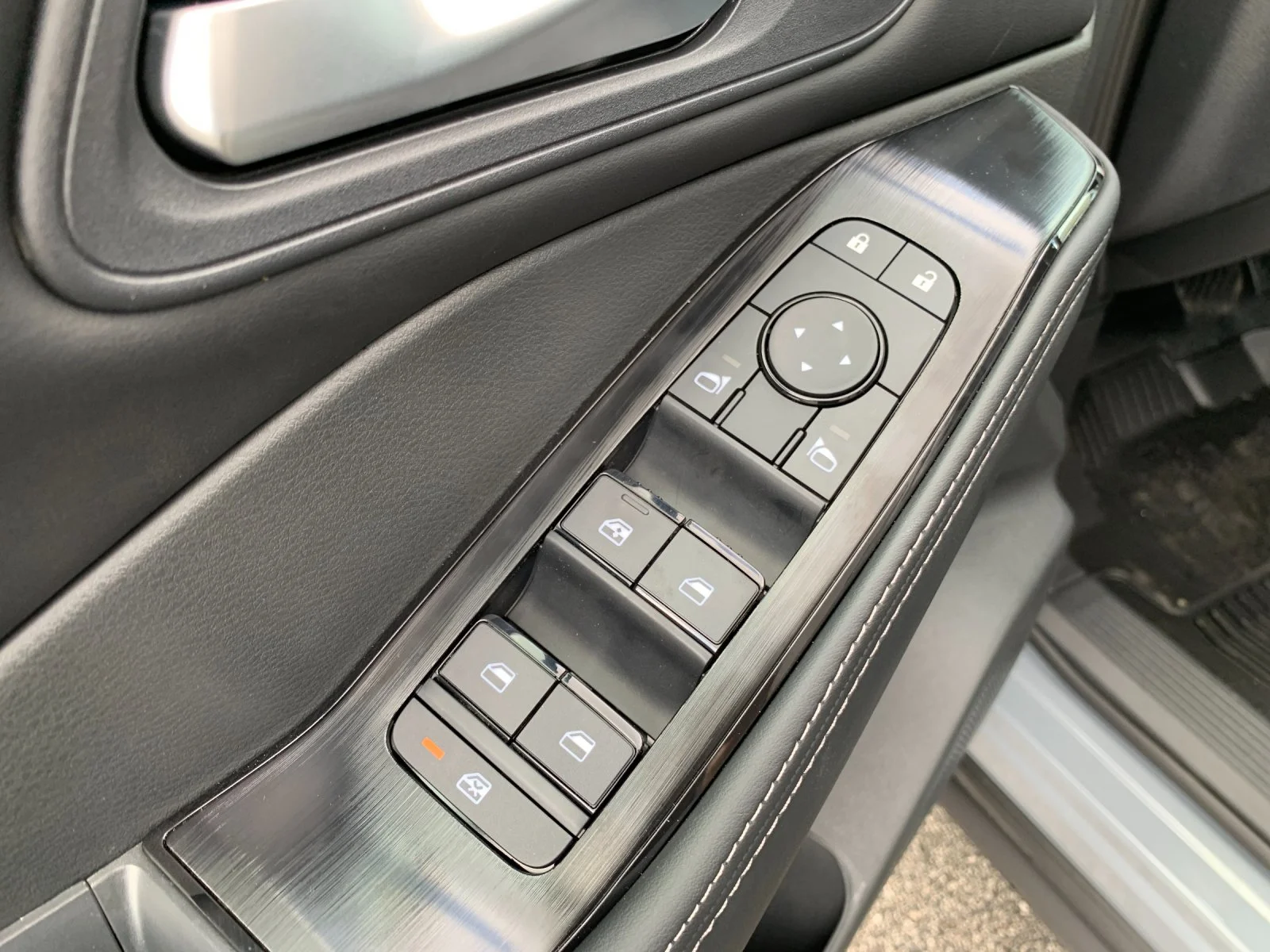 New 2026 Boulder Gray Pearl Nissan SV image 12