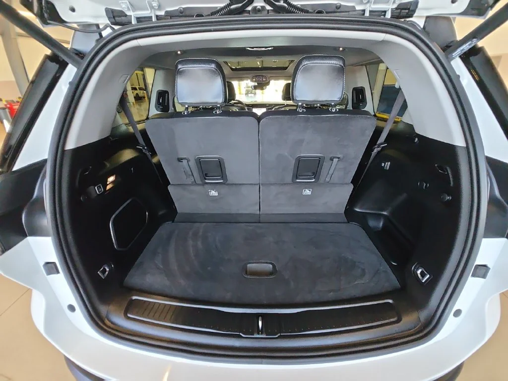 Used 2022 White Jeep Limited image 29