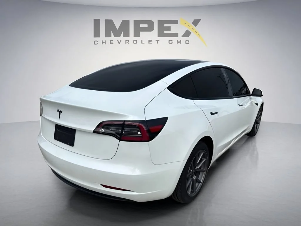 Used 2023  Tesla  image 5