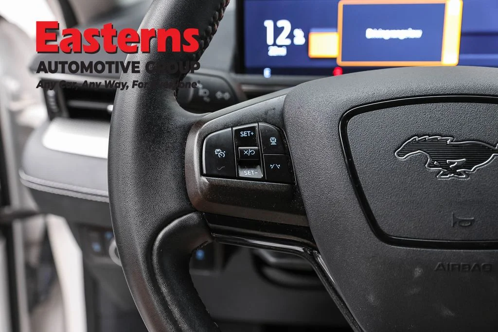 Used 2021 White Ford Select image 15