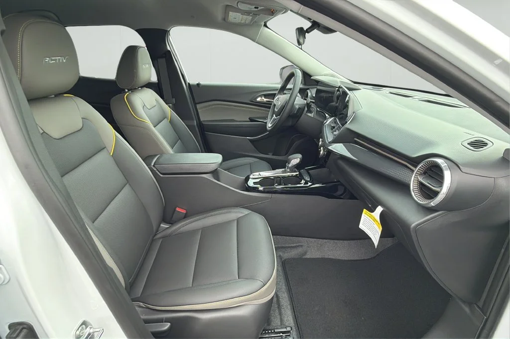 New 2026 Summit White Chevrolet ACTIV image 15