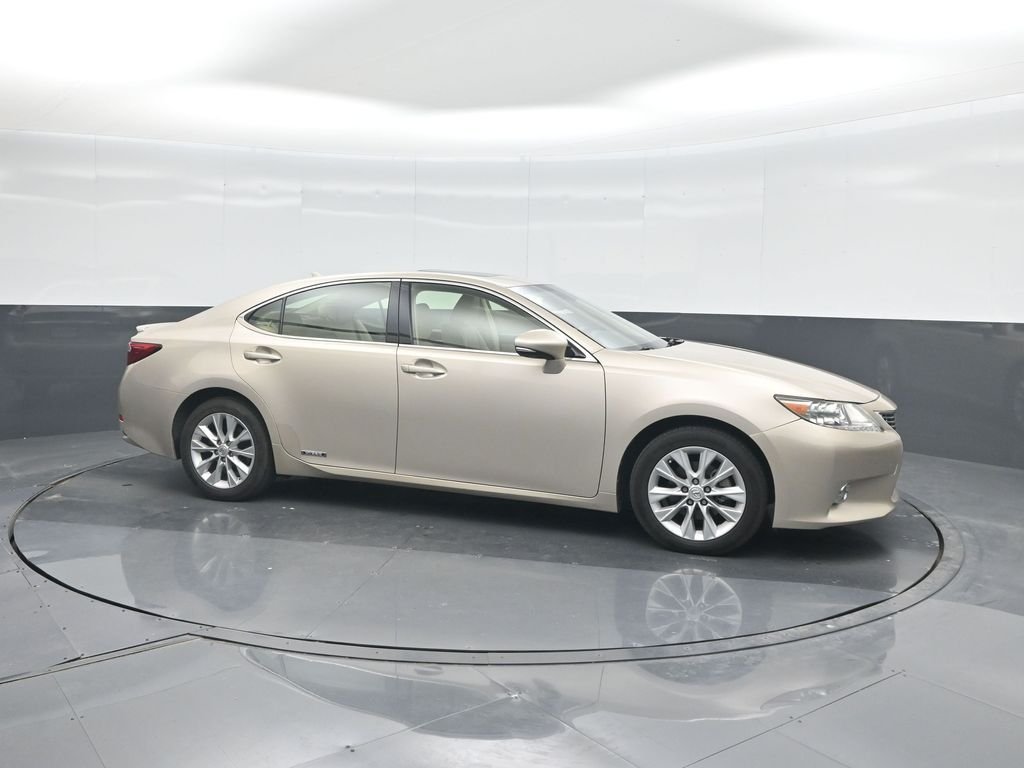 Used 2014 Beige Lexus 300h image 11