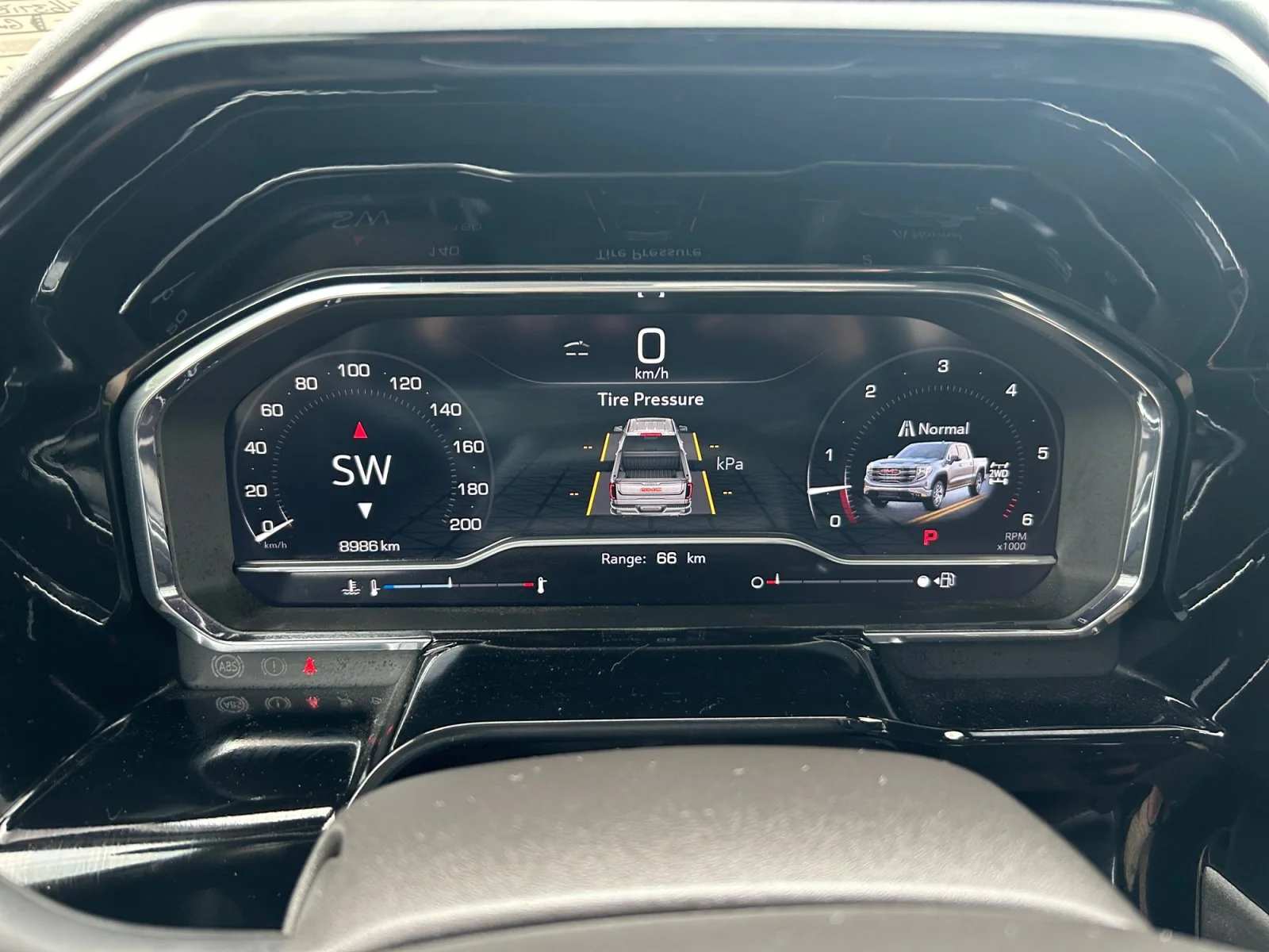 Used 2025 Gray GMC SLT Crew 6.2L Leather Sunroof Nav 4x4 image 22