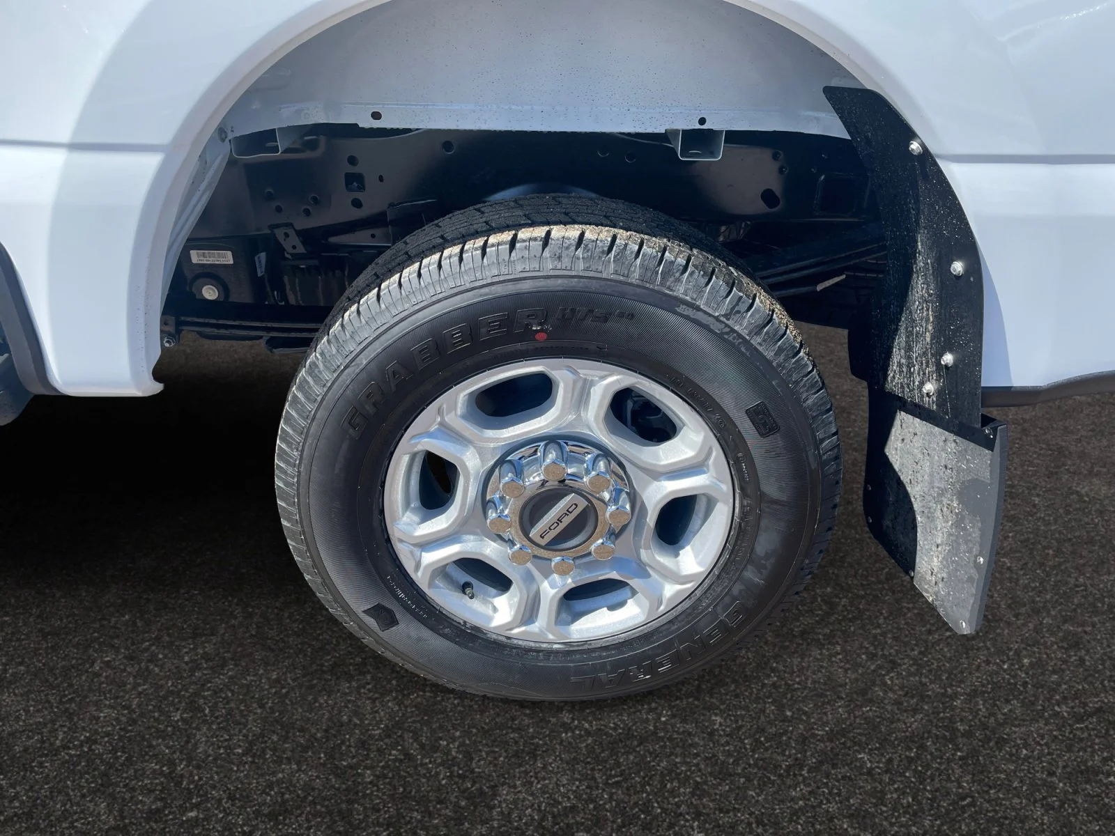 New 2026 Oxford White Ford XLT image 9