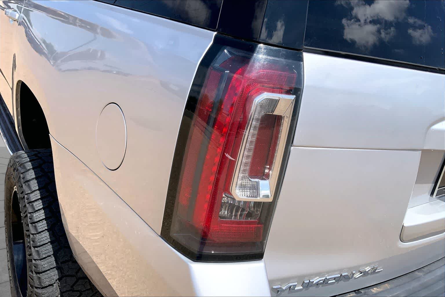 Used 2019 Quicksilver Metallic GMC SLT image 29