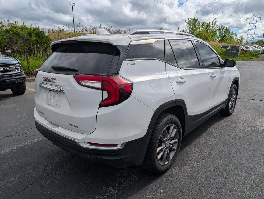 Used 2023 Summit White GMC SLT image 8