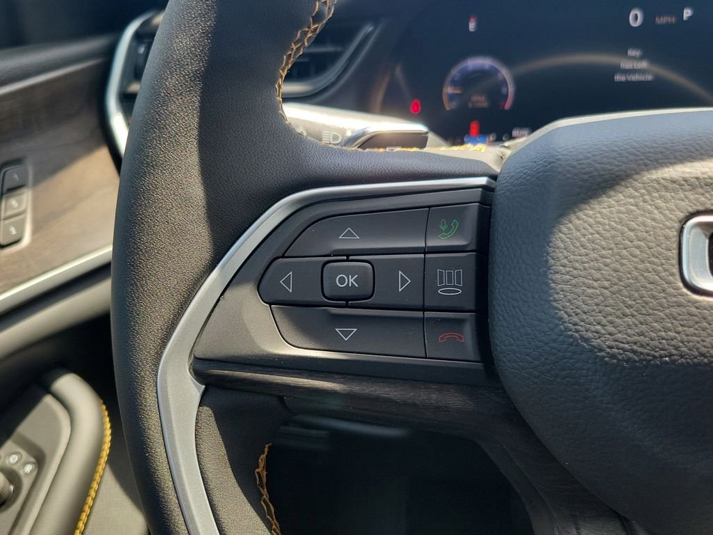 New 2026 Diamond Black Crystal Pearlcoat Jeep  image 21