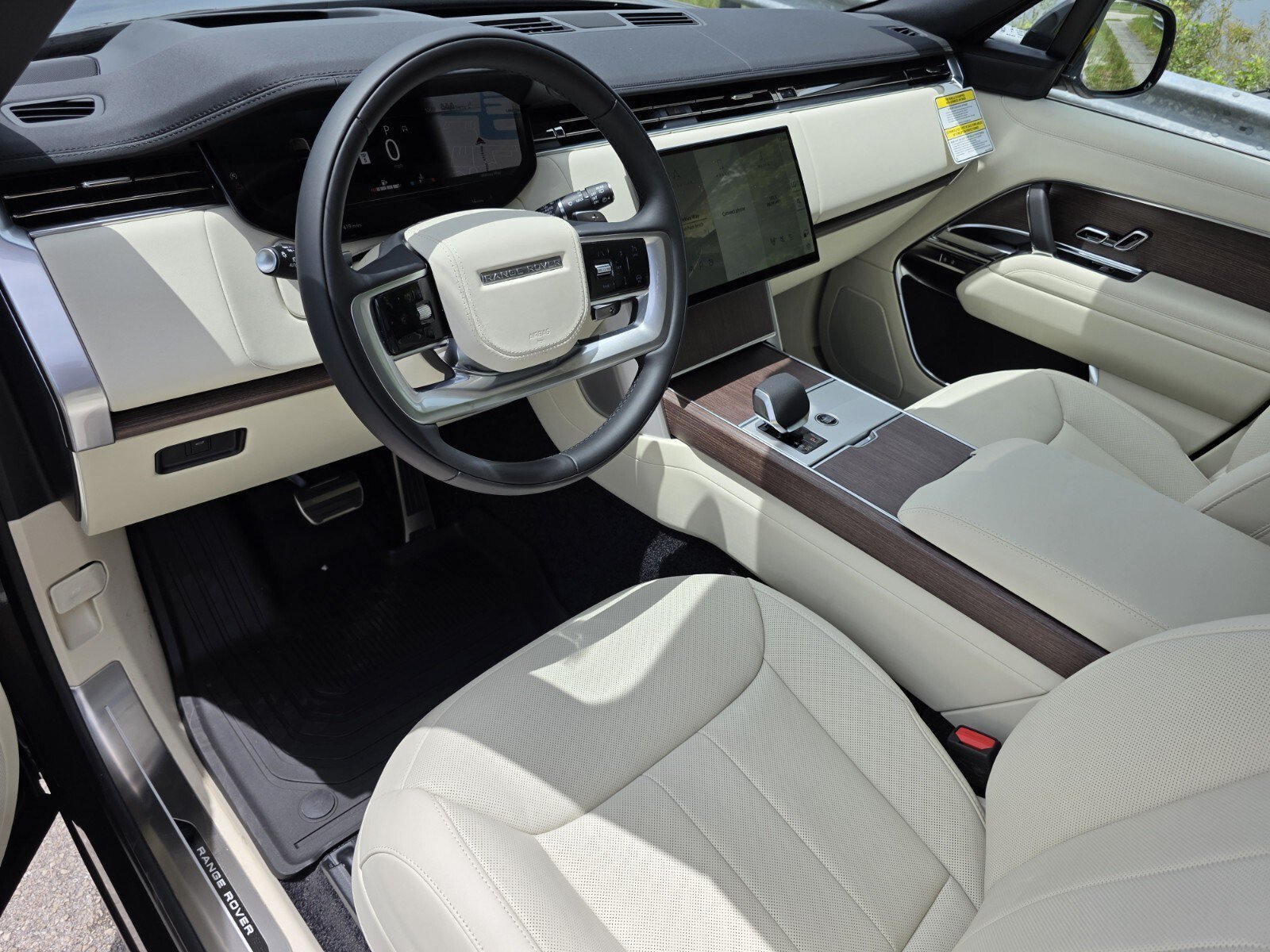 New 2026 Charente Grey LAND ROVER SE image 10
