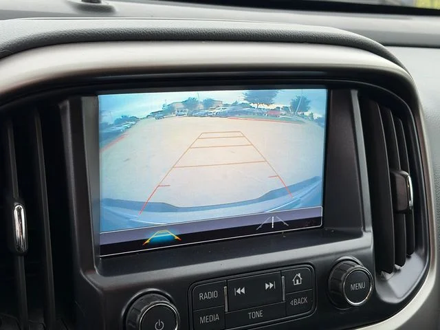 Used 2018 Black Chevrolet Z71 image 23