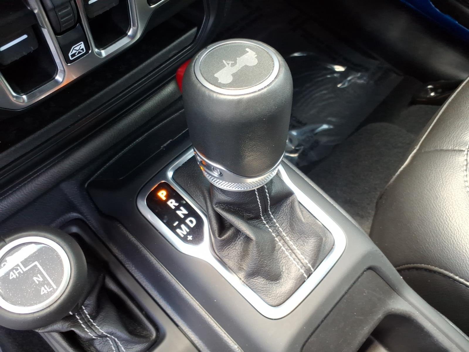 Used 2023 Hydro Blue Pearlcoat Jeep Sahara image 8