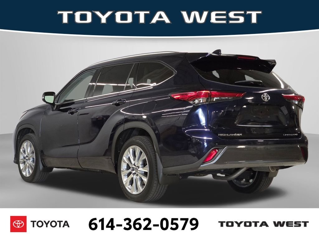 Used 2021  Toyota Limited image 9
