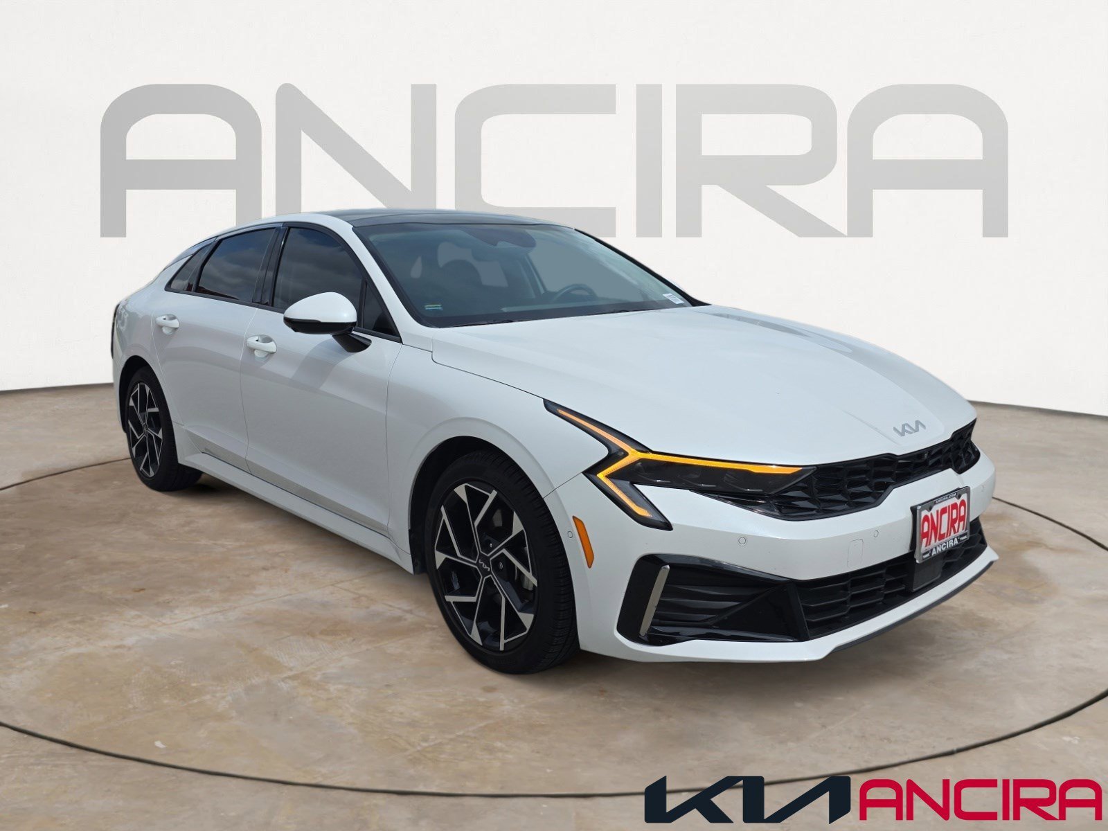 Certified Used 2025 Snow White Pearl Kia EX image 1