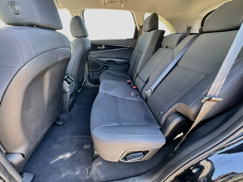 Used 2019 Black Kia L image 27