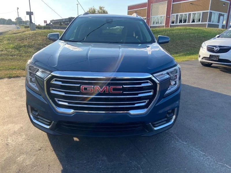 Used 2024 Downpour Metallic GMC SLT image 3