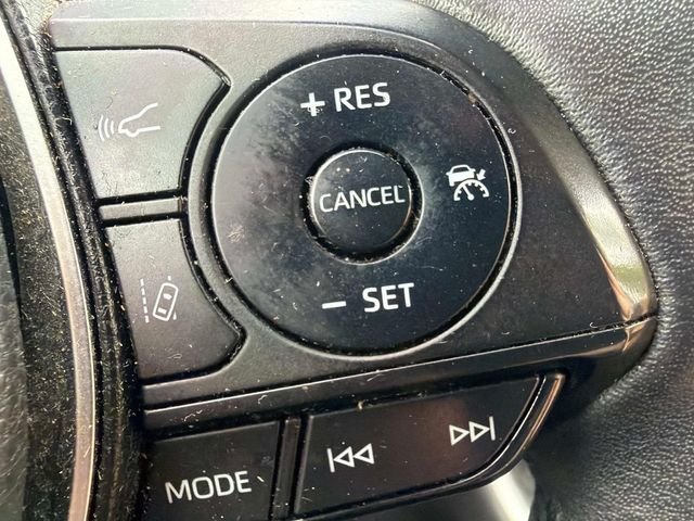 Used 2022 White Toyota XLE Premium image 28