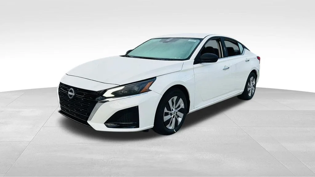 Certified Used 2025 White Nissan 2.5 S image 3