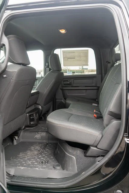 New 2026 Diamond Black Crystal Pearl-Coat Exterior Paint RAM Tradesman image 8