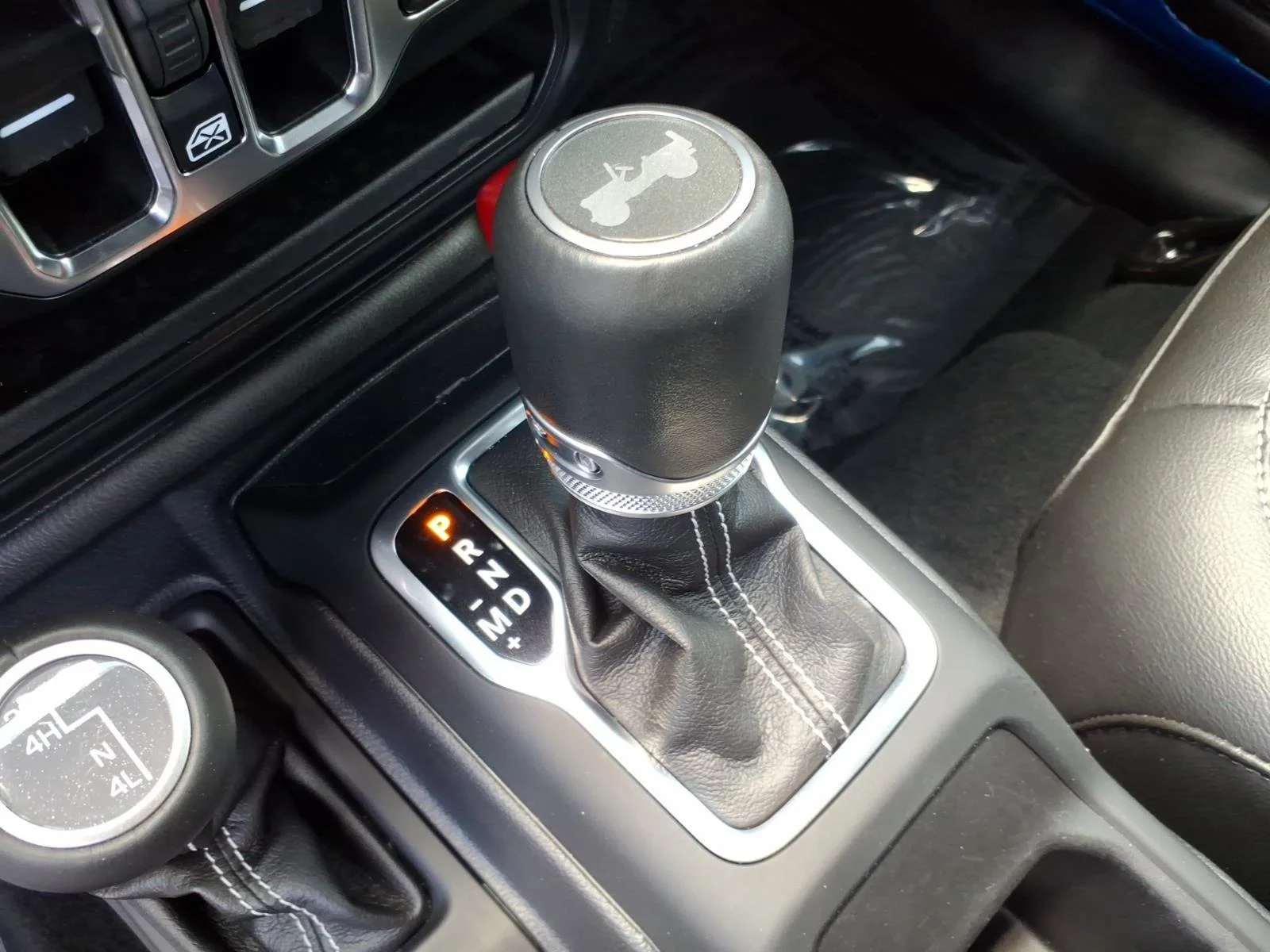 Used 2023 Hydro Blue Pearlcoat Jeep Sahara image 8