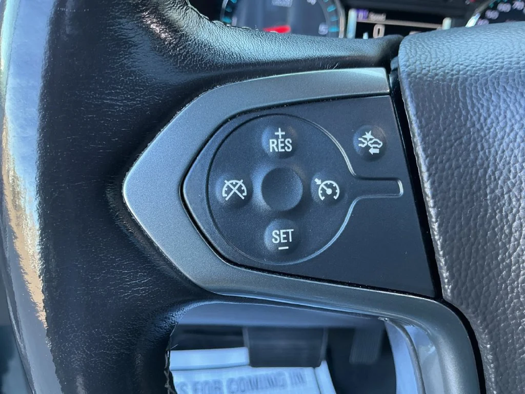 Used 2019 SHADOW GRAY METALLIC Chevrolet LT image 26