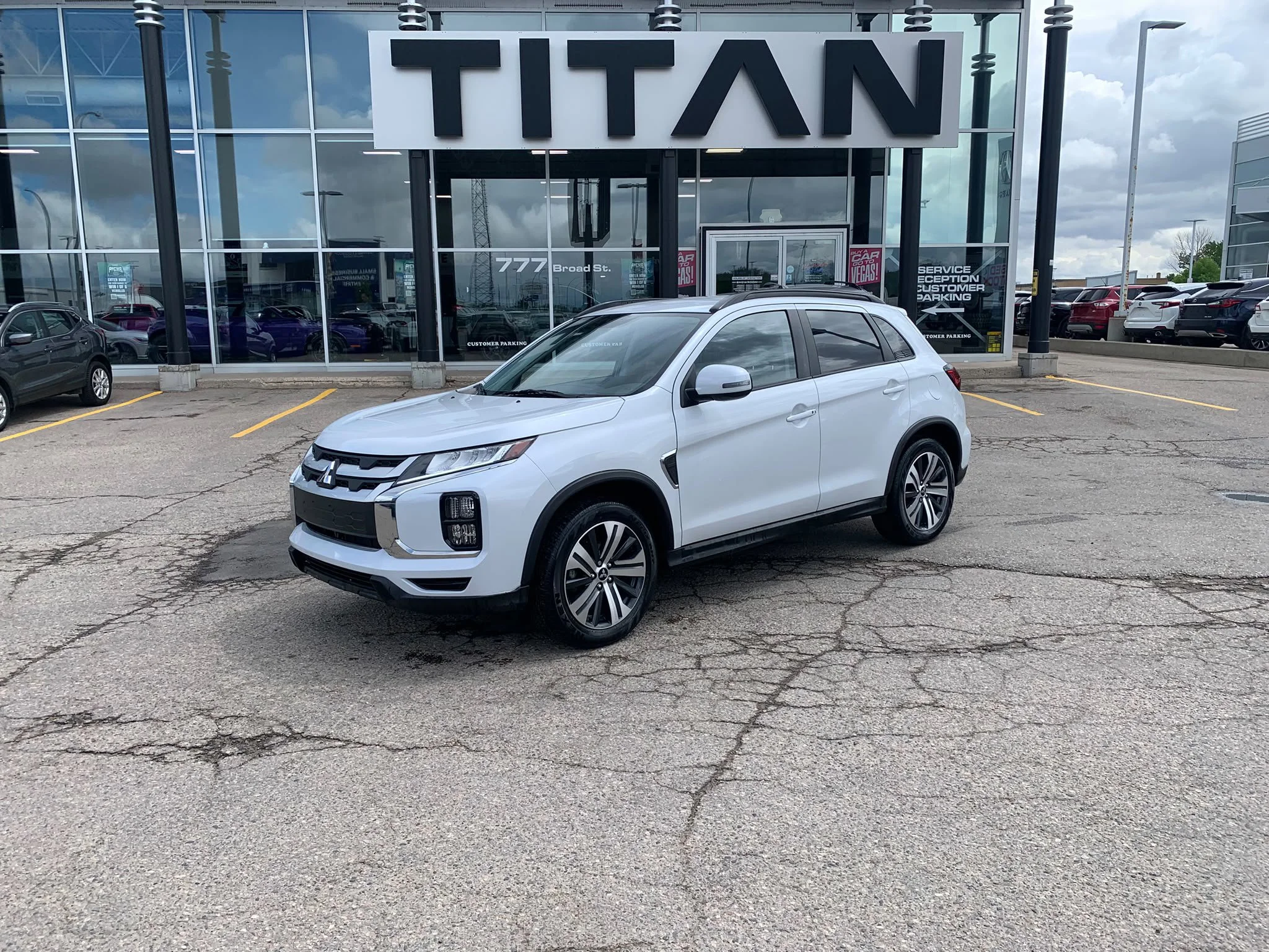 Certified Used 2022 White Diamond Mitsubishi SE AWD*White Diamond | Htd Premium Seats | Htd Steering Wheel | Park Assist | Roof Rails | CarPlay image 2