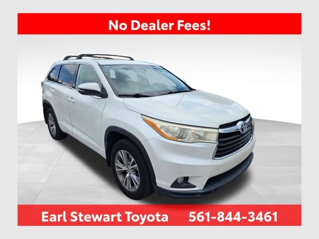 Used 2015  Toyota  image 1