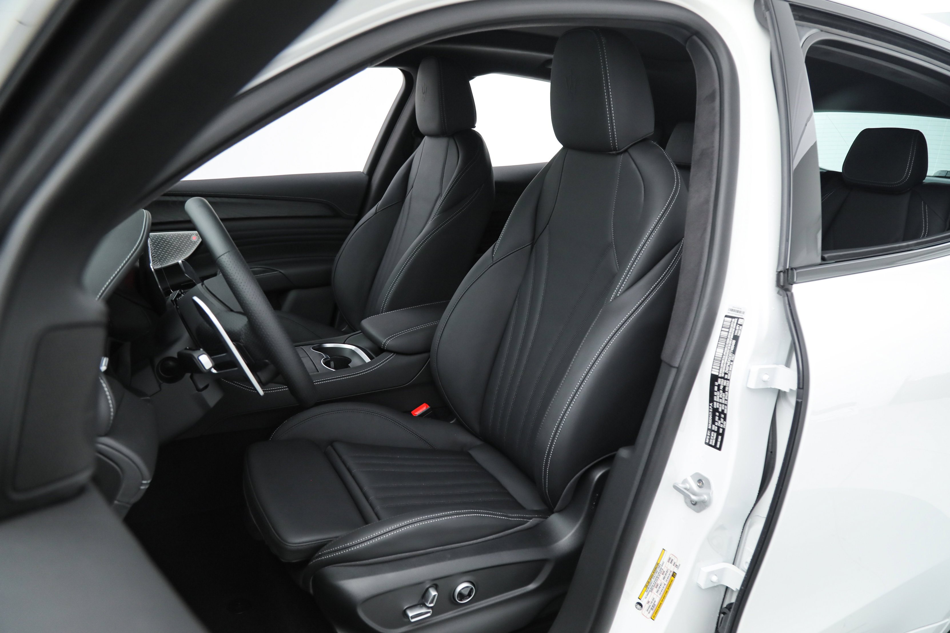 2026 Maserati Grecale Modena V6 - Photo 17