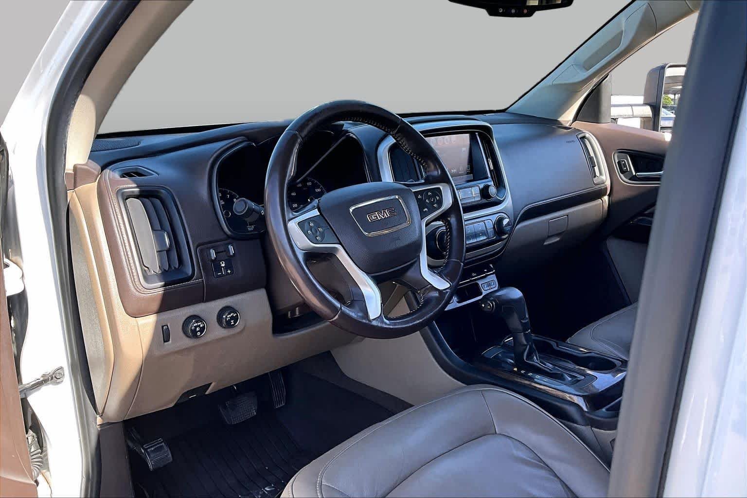 Used 2017 Summit White GMC 4WD SLT image 15