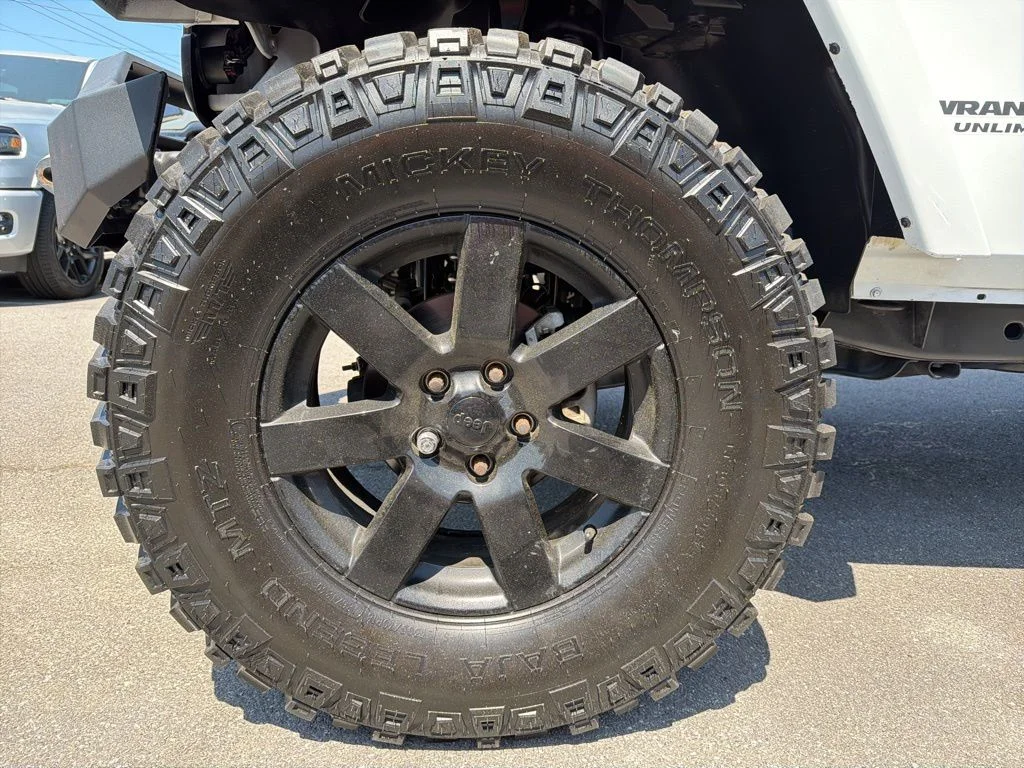 Used 2014 White Jeep Unlimited Sahara image 15