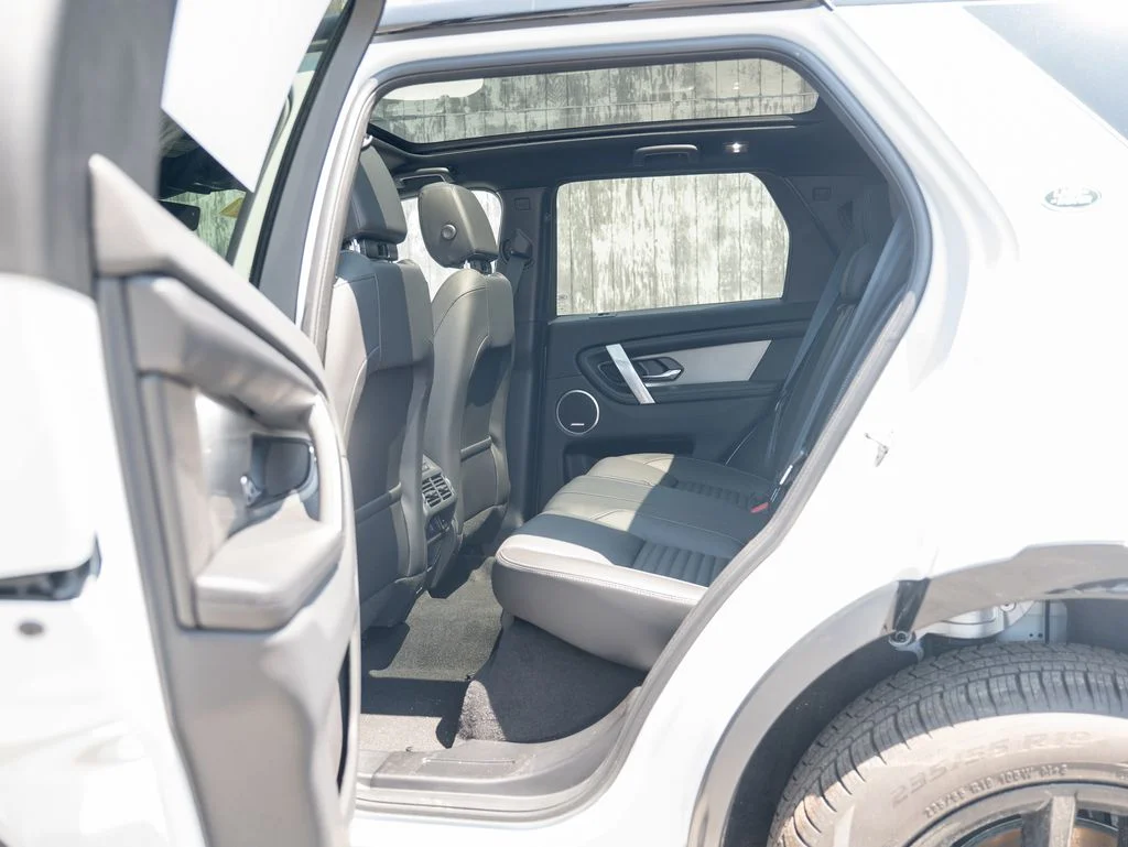 New 2026 White Land Rover Landmark image 21