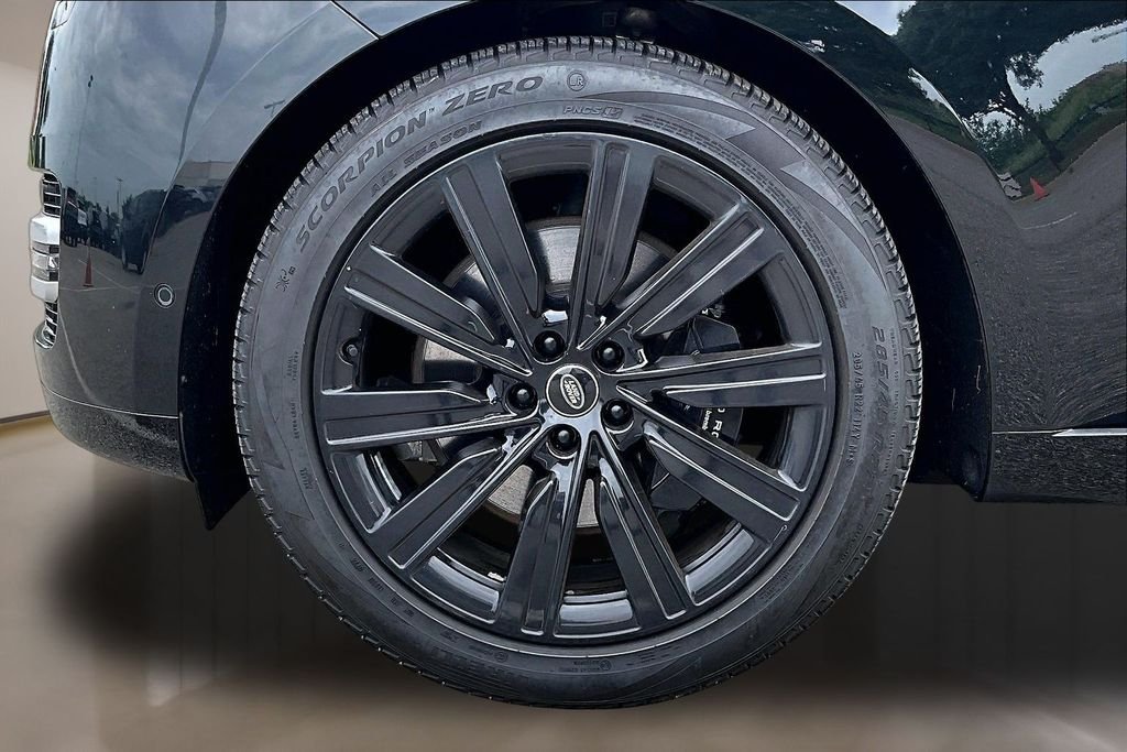 Used 2023 Black Land Rover Autobiography image 8