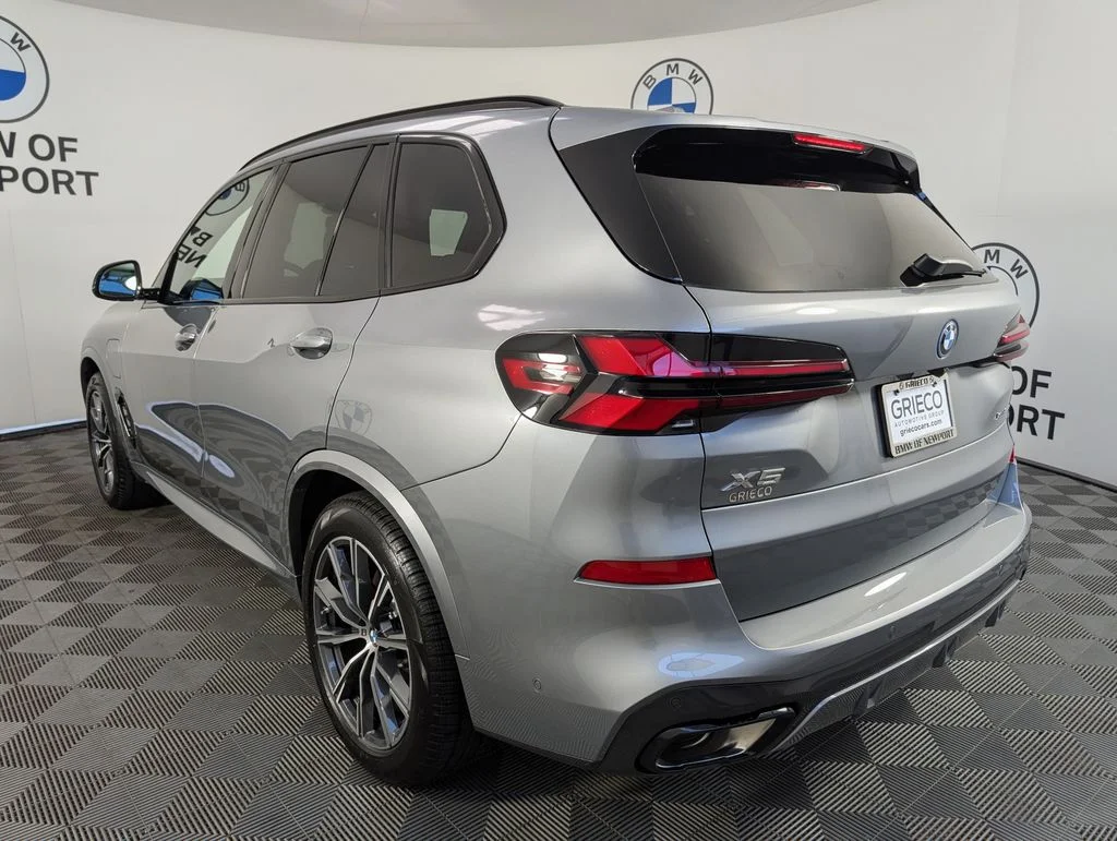 New 2026 Skyscraper Grey Metallic BMW xDrive50e image 8