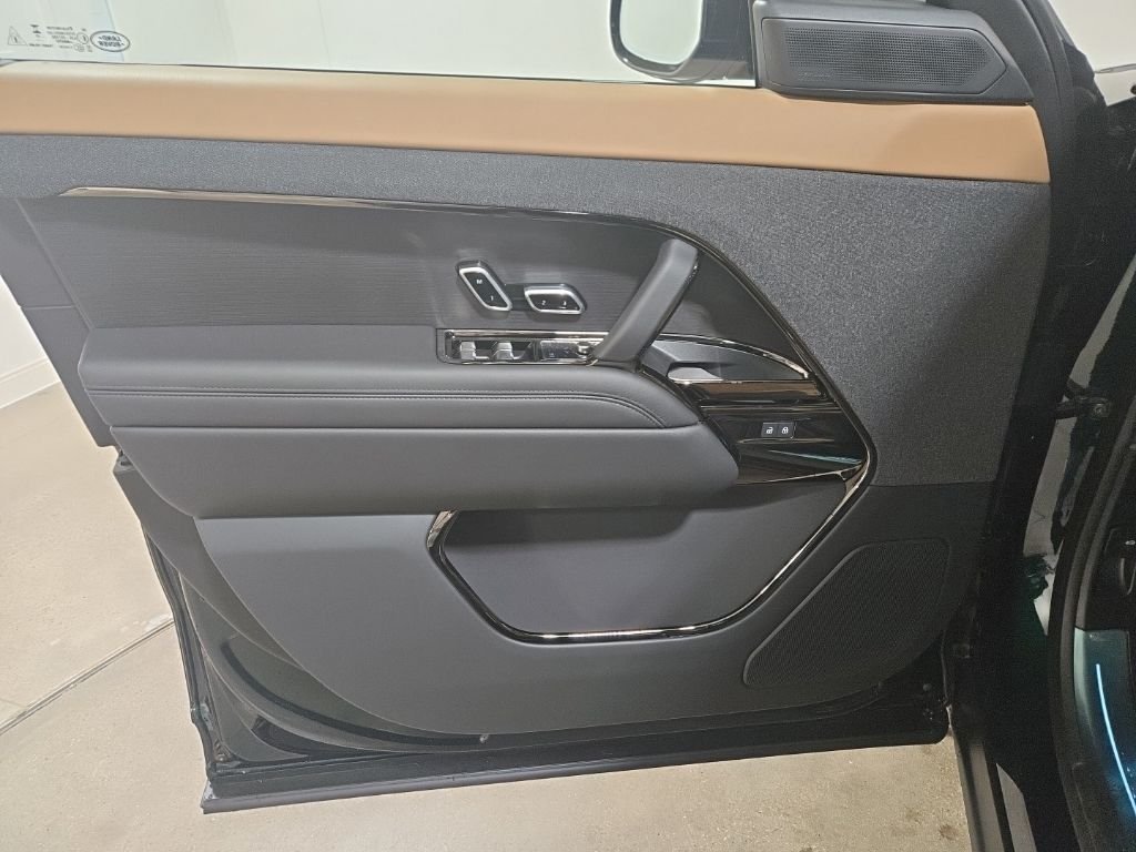 New 2026 British Racing Green Land Rover Dynamic SE image 23