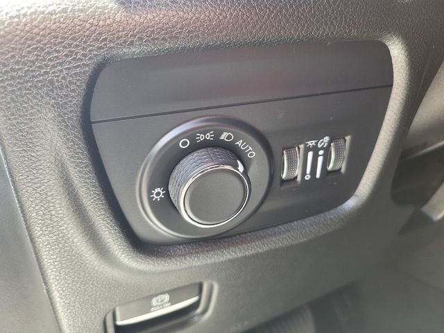 Used 2023 White Jeep Altitude image 19