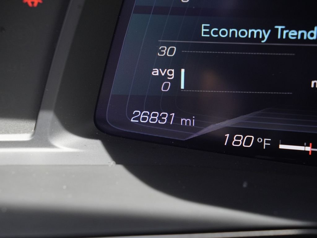 Used 2020 Red Chevrolet Stingray image 16