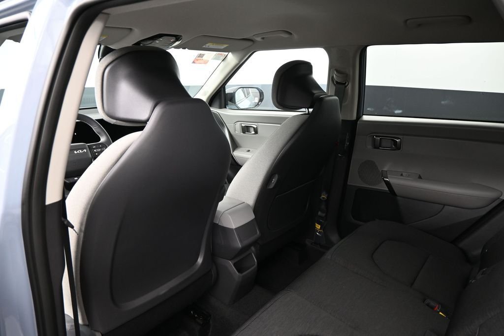 New 2027 Pale Gray Kia S image 17