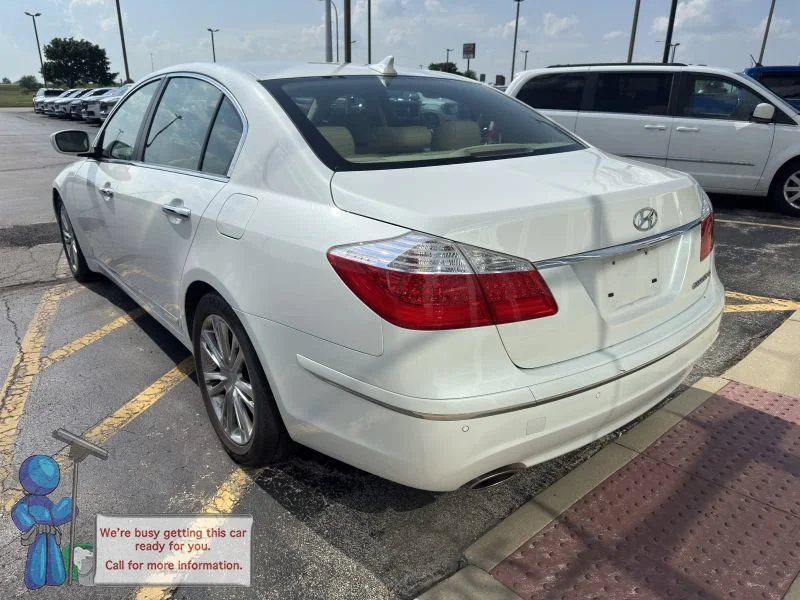Used 2011 White Satin Pearl Hyundai 4.6 image 3