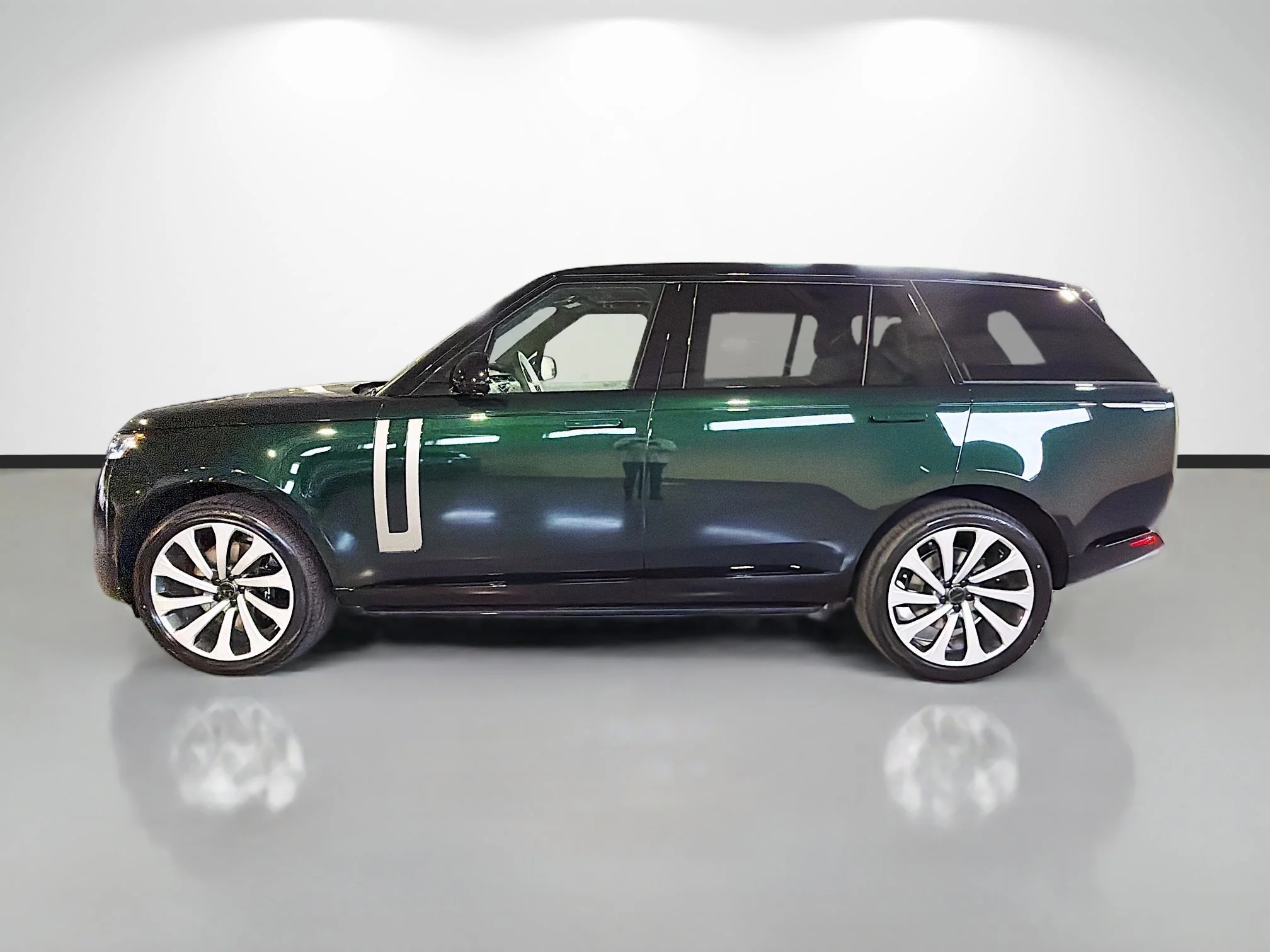 New 2026 British Racing Green LAND ROVER SE LWB 7-Seats / V8 image 2