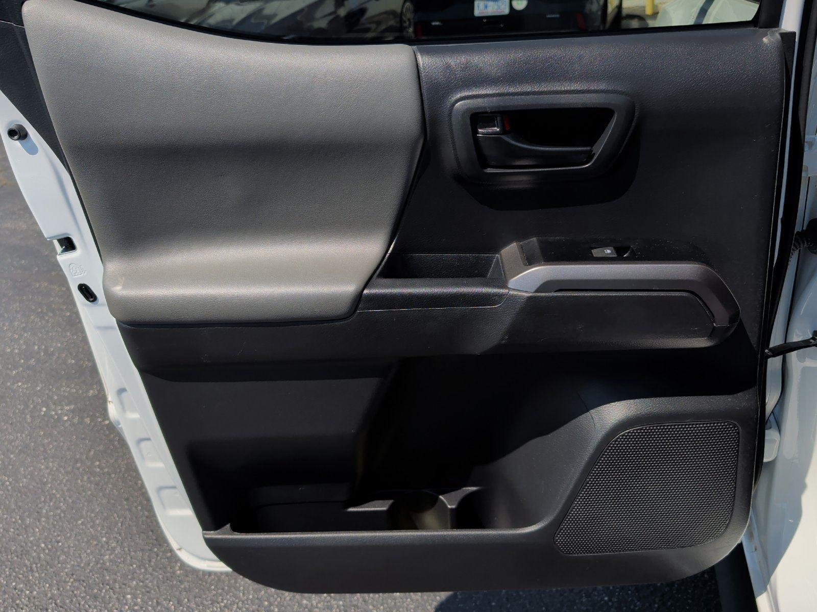 Used 2023 Ice Cap Toyota SR5 image 32
