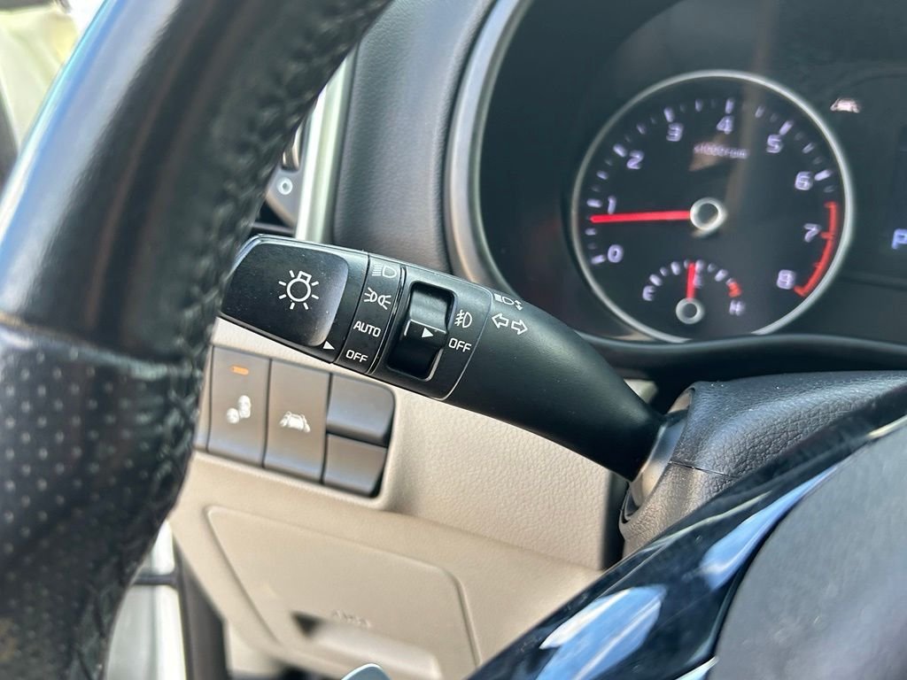 Used 2020 White Kia S image 23