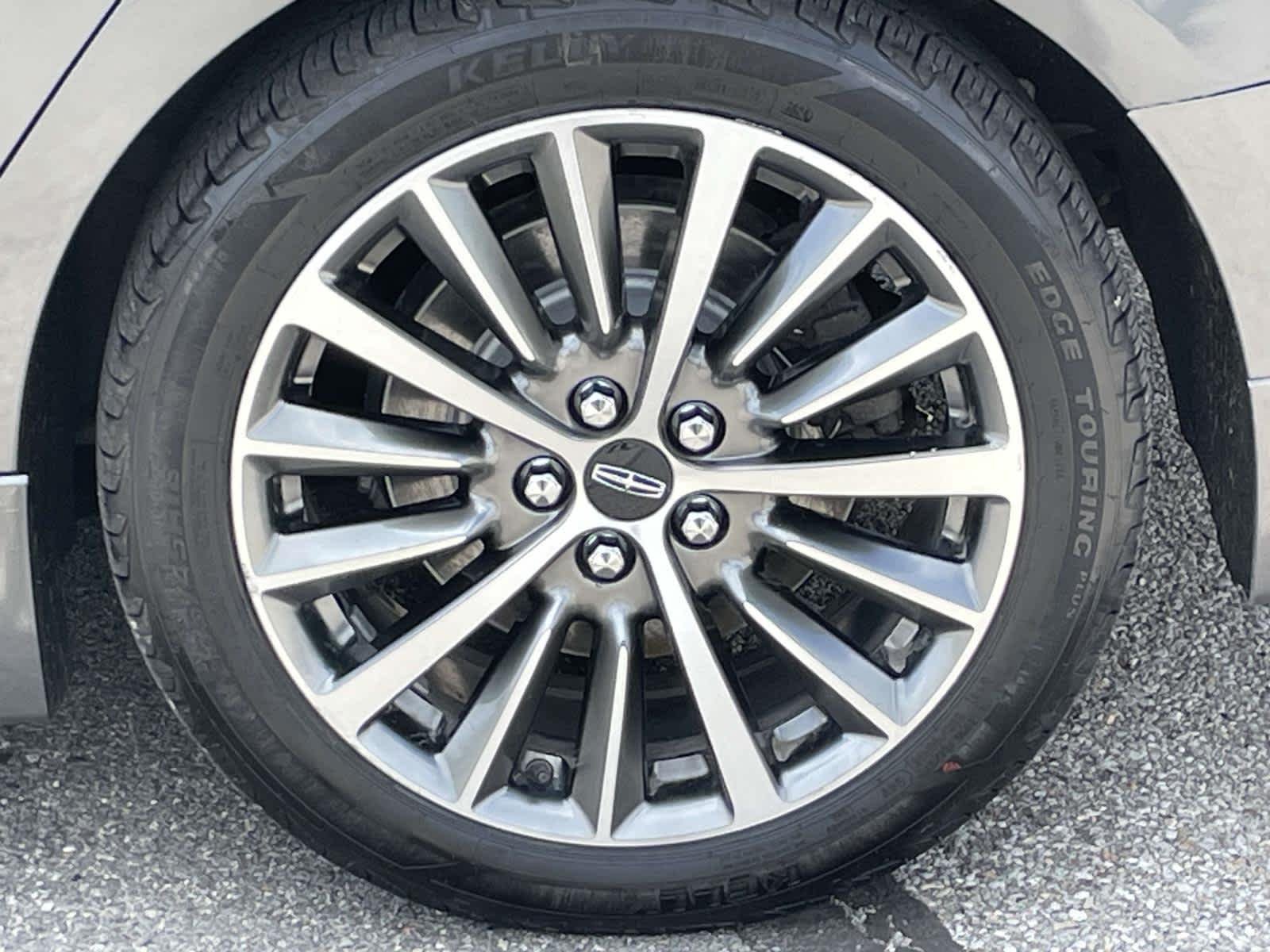 Used 2017 Magnetic Gray Metallic Lincoln Premiere image 14
