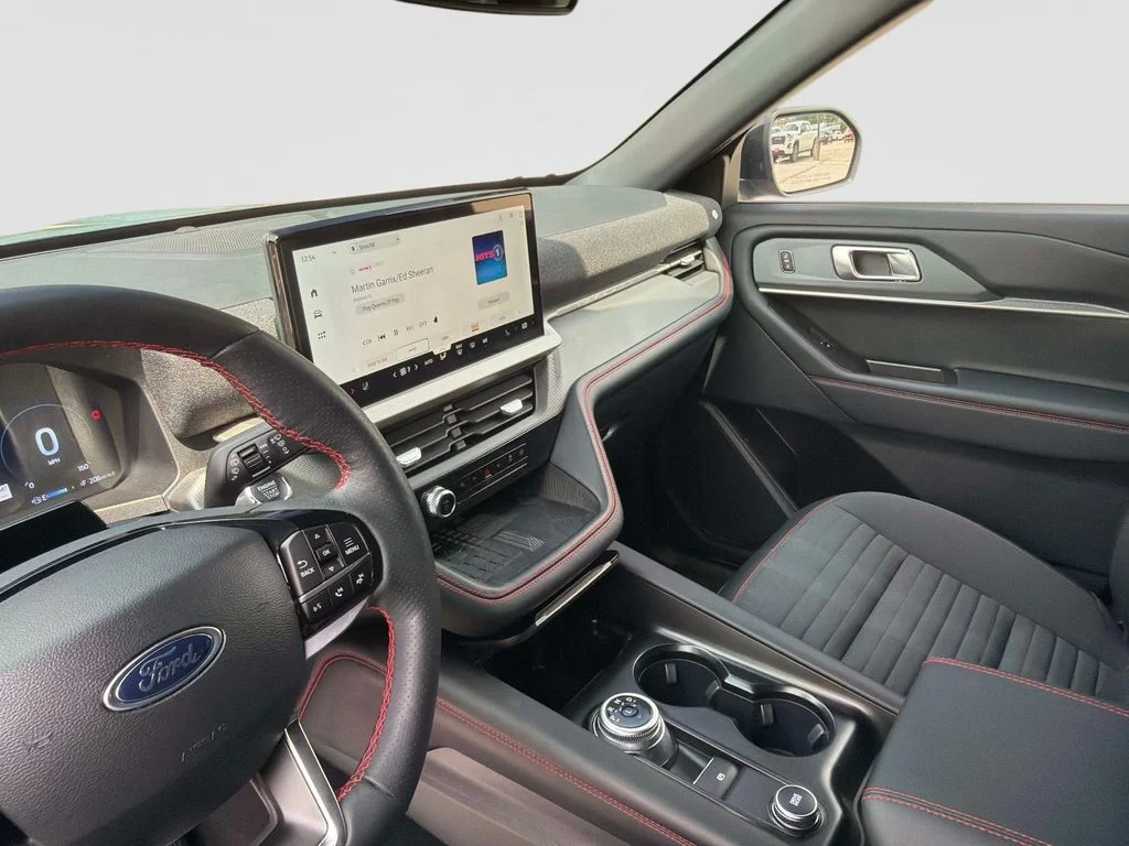 Used 2025 Vapor Blue Ford ST-Line image 28