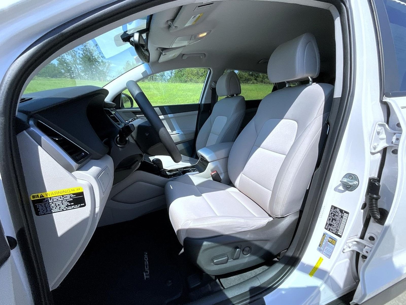Used 2017 White Hyundai Eco image 10