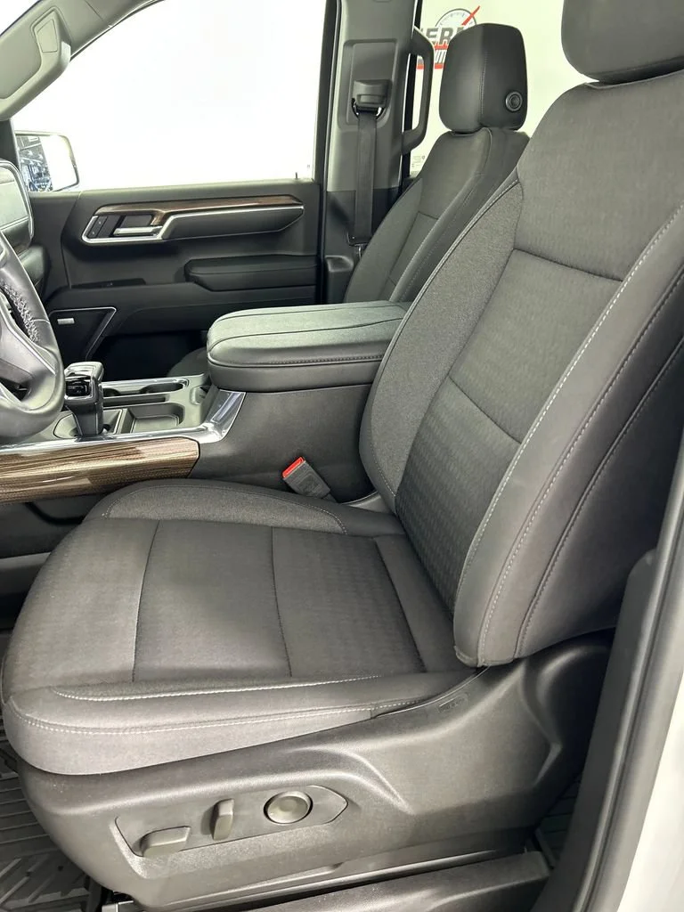 Used 2025 Summit White Chevrolet RST image 13
