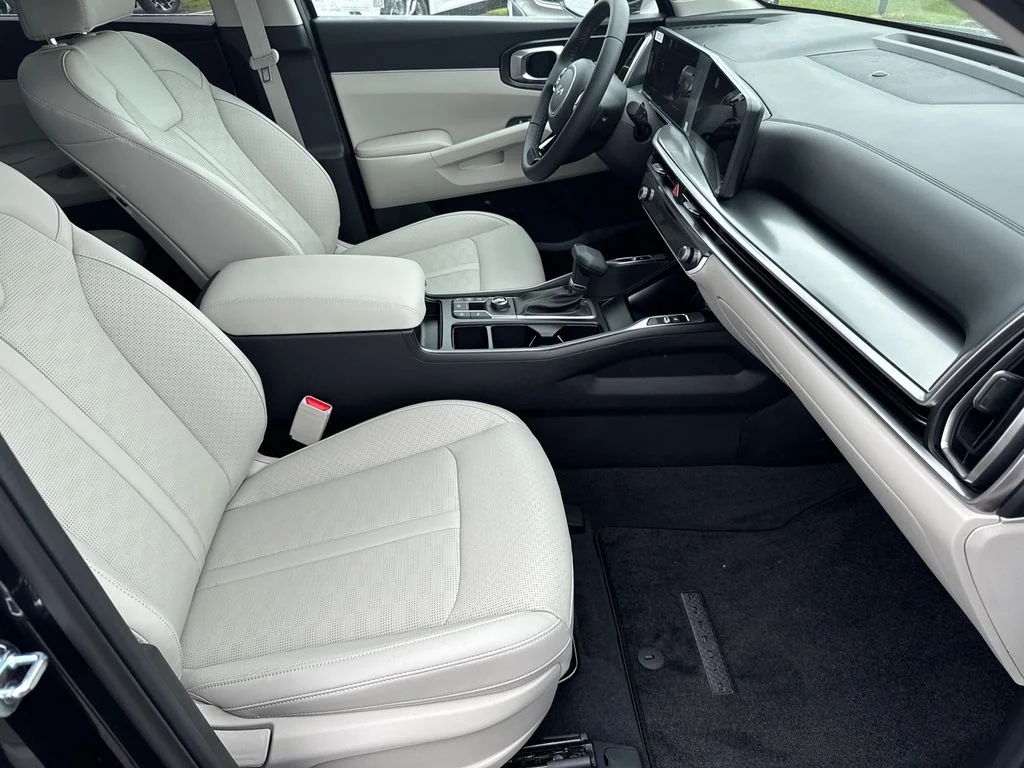 New 2025 Gray Kia S image 13
