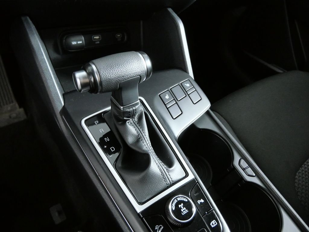 Used 2023 White Kia LX image 21