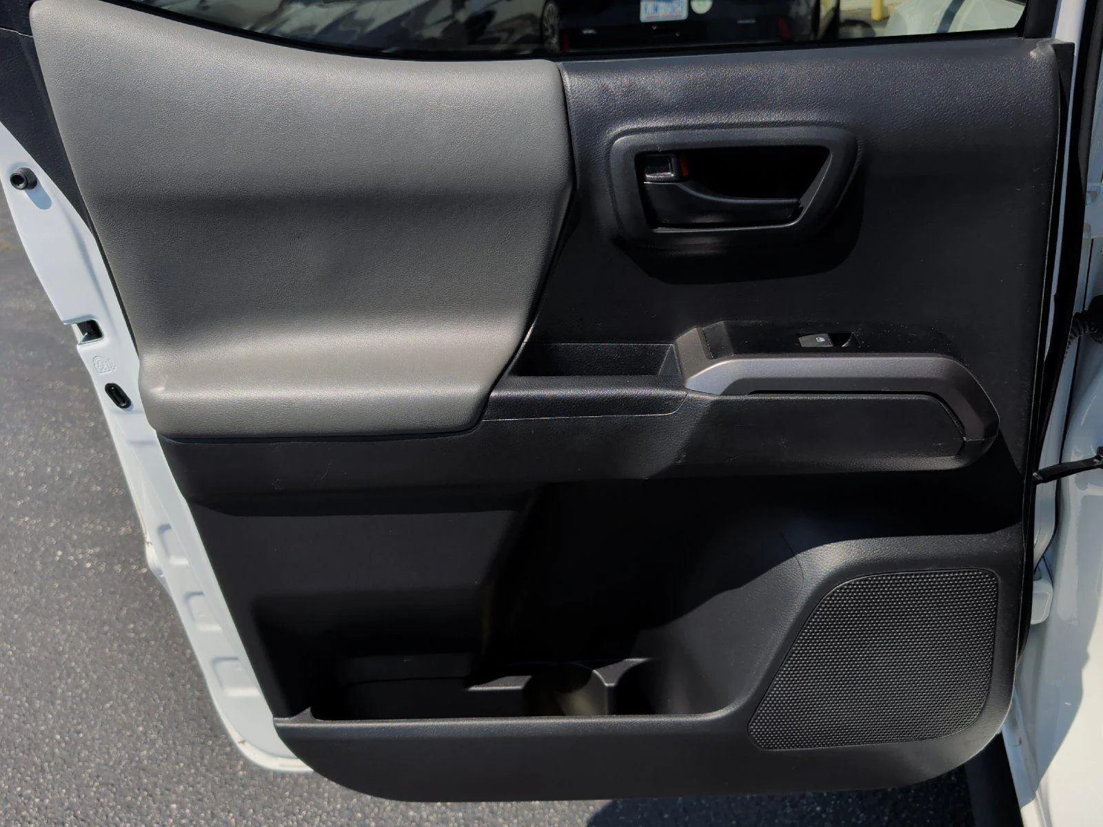 Used 2023 Ice Cap Toyota SR5 image 32