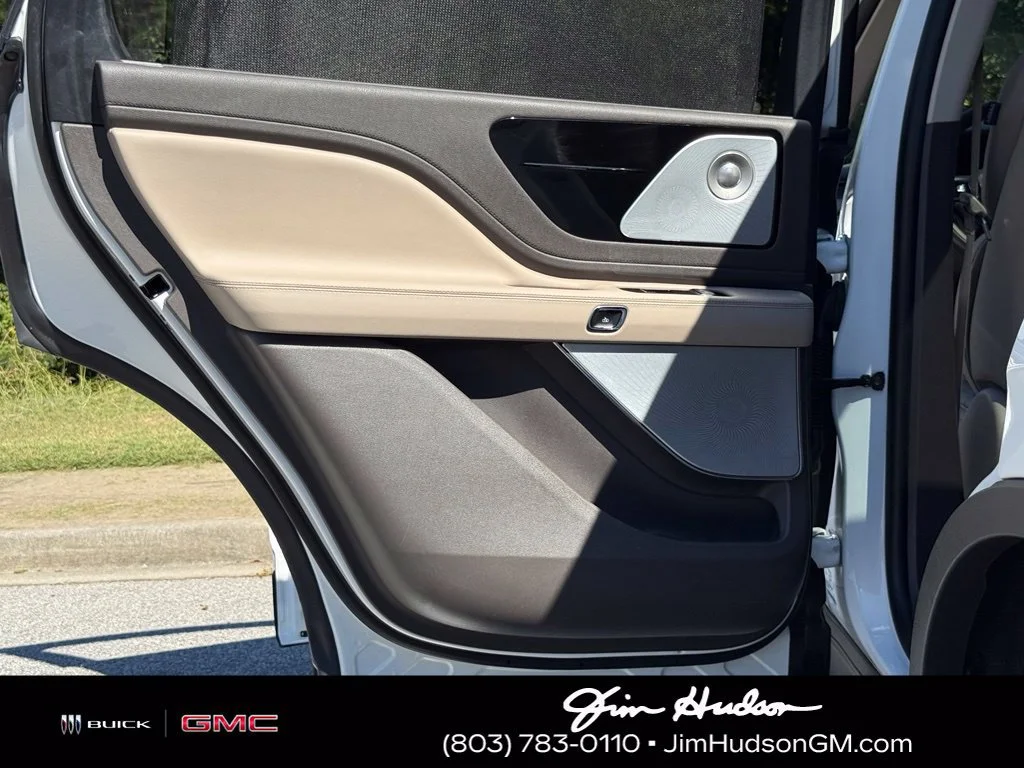 Used 2020 White Lincoln Reserve image 26