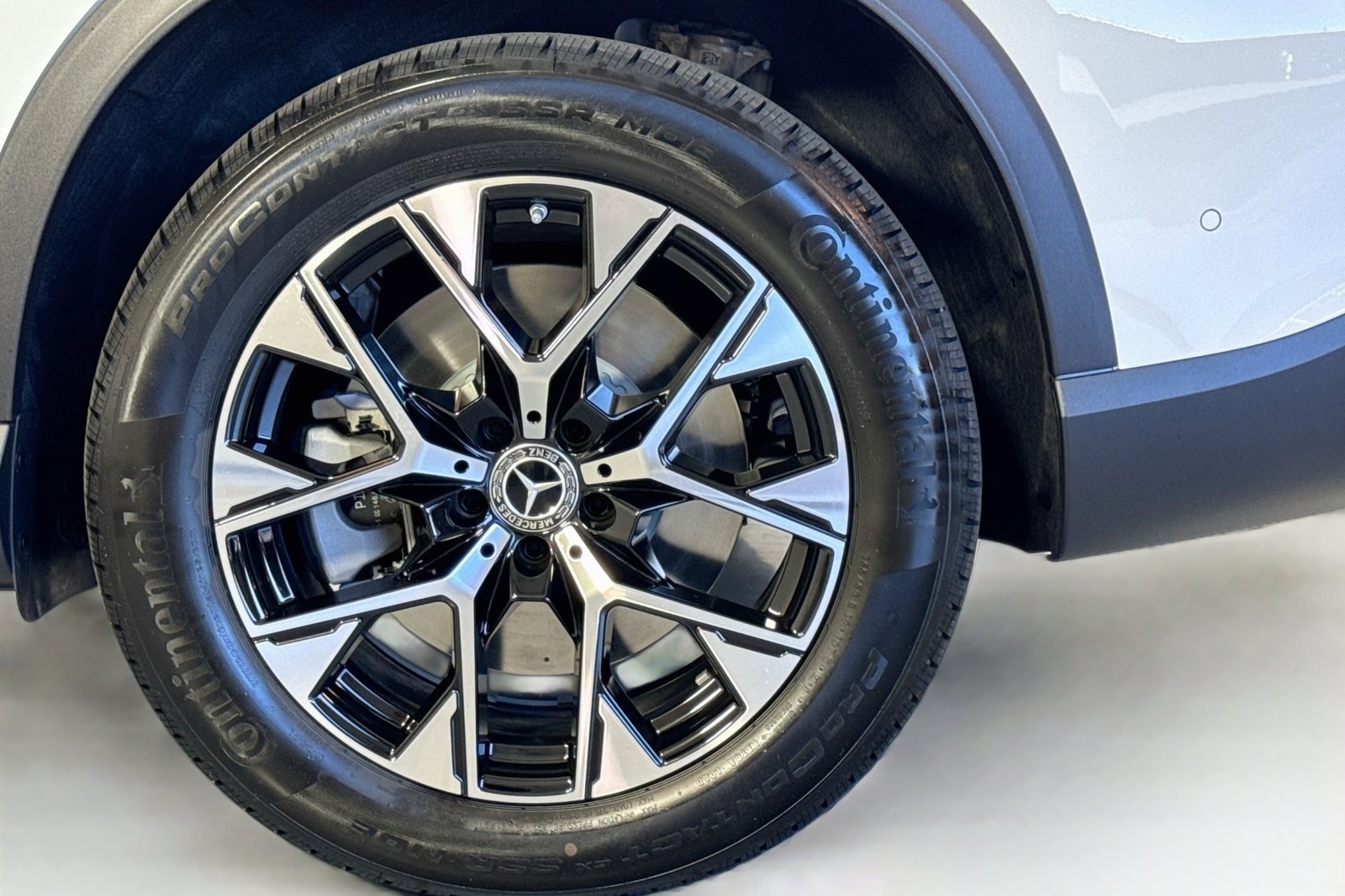 New 2027 Polar White Mercedes-Benz GLC 350e image 29