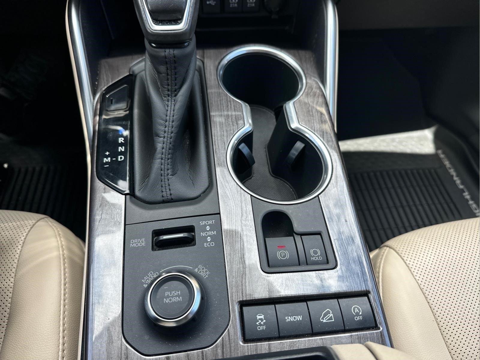 Used 2020  TOYOTA  image 29