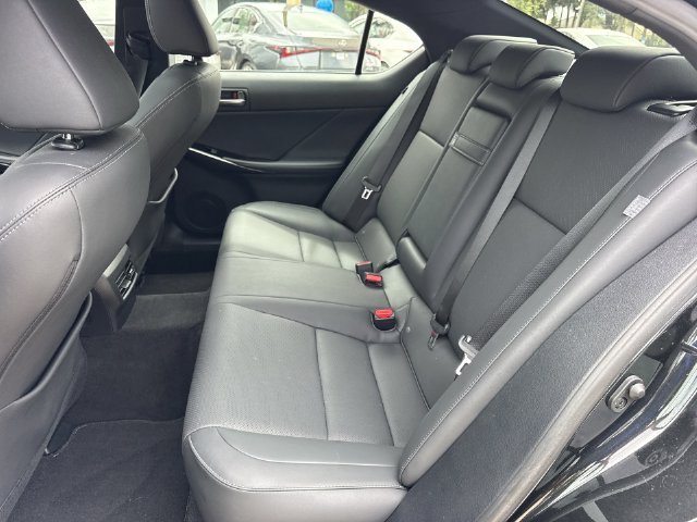 2024 Lexus IS 300 - Photo 23